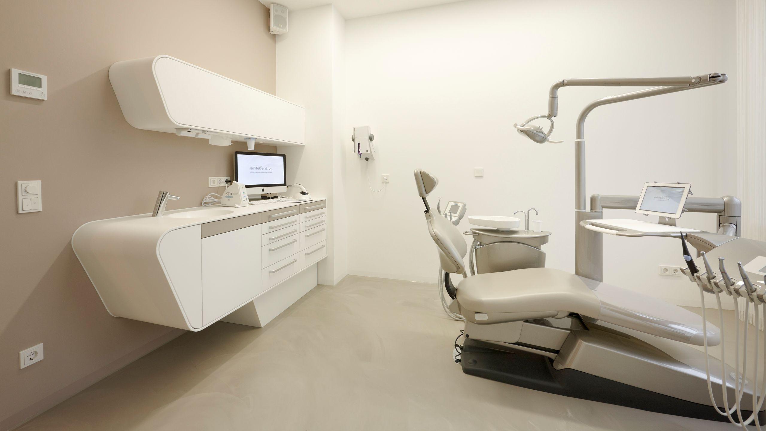 Zahnarztpraxis smileDentity: Behandlungsraum 1